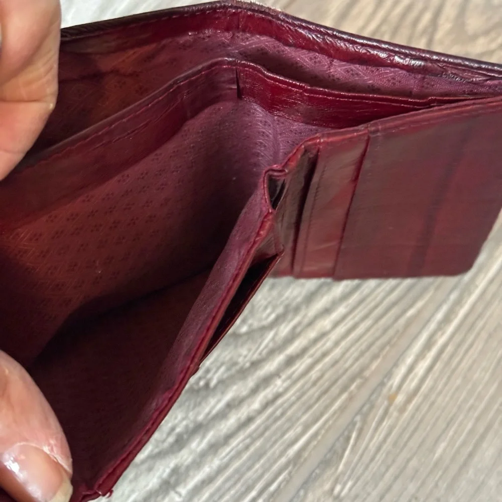 6 vintage leather wallets, all styles, good condition